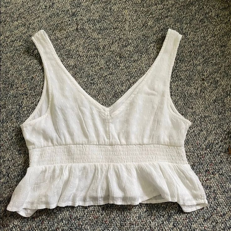 Very Cute Slight Peplum Cropped Tank Top, Great For Spring/Summer, Feel Free To Dm With Any Questions! Originally $25 Summer V-neck Crop Top For Vacation, Summer V-neck Crop Top For Brunch, Spring Vacation V-neck Crop Top, Feminine V-neck Crop Top For Beach, Casual V-neck Crop Top For Beach, Fitted V-neck Tops For Beach Season, Summer Vacation V-neck Crop Top, Summer Fitted Tank Top For Vacation, Summer Tank Crop Top For Day Out