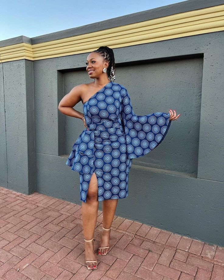 Short Gown For Ladies, Seshweshwe Dresses, Tswana Traditional Dresses, Gown For Ladies, Ankara Short Gowns, South African Traditional Dresses, African Bridal Dress, African Traditional Wear, Ankara Short