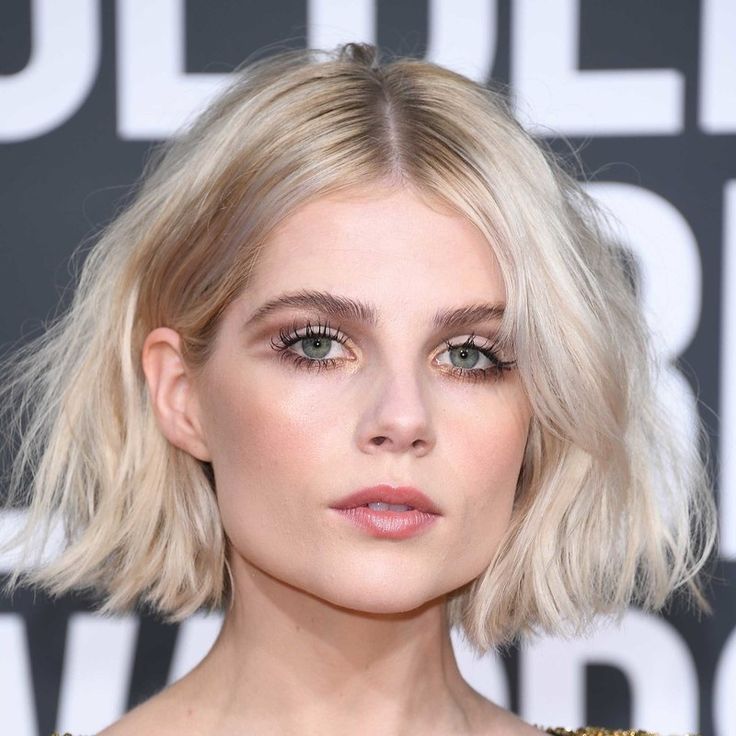 The 24 Best Blonde Hair Color Ideas for Every Skin Tone - Allure Highlights Bob, Kort Bob, Perfect Blonde Hair, Hair Pale Skin, White Blonde Hair, Lucy Boynton, Cool Blonde Hair, Silver Blonde, Trending Hairstyles