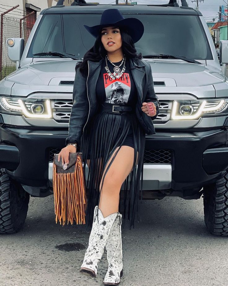 Cowgirl Hat Dress Outfit, Rodeo Themed Outfits For Women, Black Cowgirl Outfit Plus Size, Shein Cowgirl Outfits, Fringe Belt Outfit Western, African American Cowgirl Outfits, Cowgirl Look Western, Black Cowboy Boot Outfit Women, Glam Cowgirl Outfit Plus Size