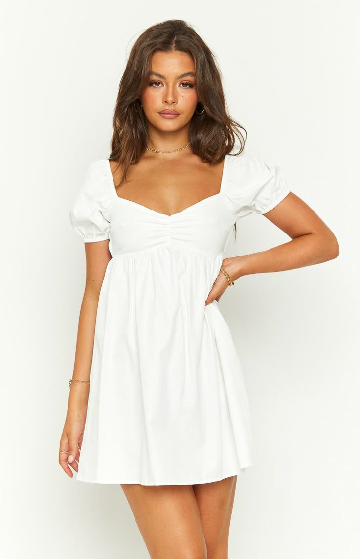 Short White Beach Dresses, Cheap Mini Dress, White Dresses Teen, White Graduation Dress High School Midi, White Dresses Fancy, Whote Mini Dress, White Banquet Dresses, Mini Prom Dresses Simple, White Puff Sleeve Mini Dress