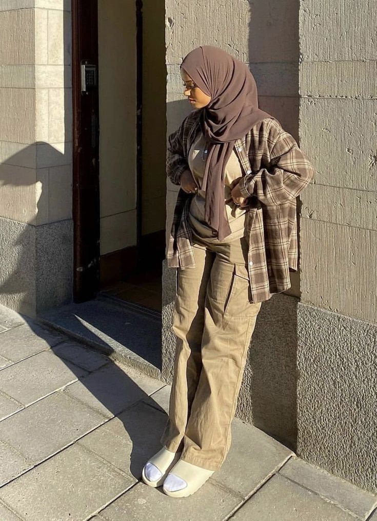 Hijabi Streetwear, Engagement Photo Outfits Fall, Estilo Hijab, Stile Hijab, Street Hijab Fashion, Modest Outfit, Modest Fashion Hijab, Muslim Fashion Hijab Outfits, Muslim Outfits Casual