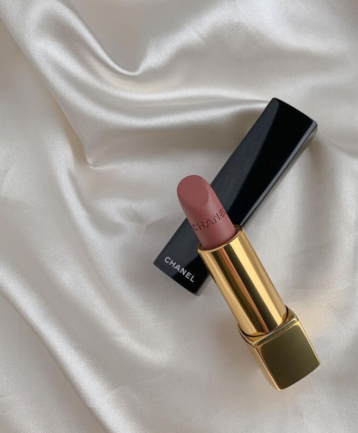 Chanel Aesthetic, Chanel Lipstick, Cosmetics Photography, Chanel Beauty, Fancy Makeup, Chanel Makeup, Nude Lipstick, Luxury Makeup, Lip Colour