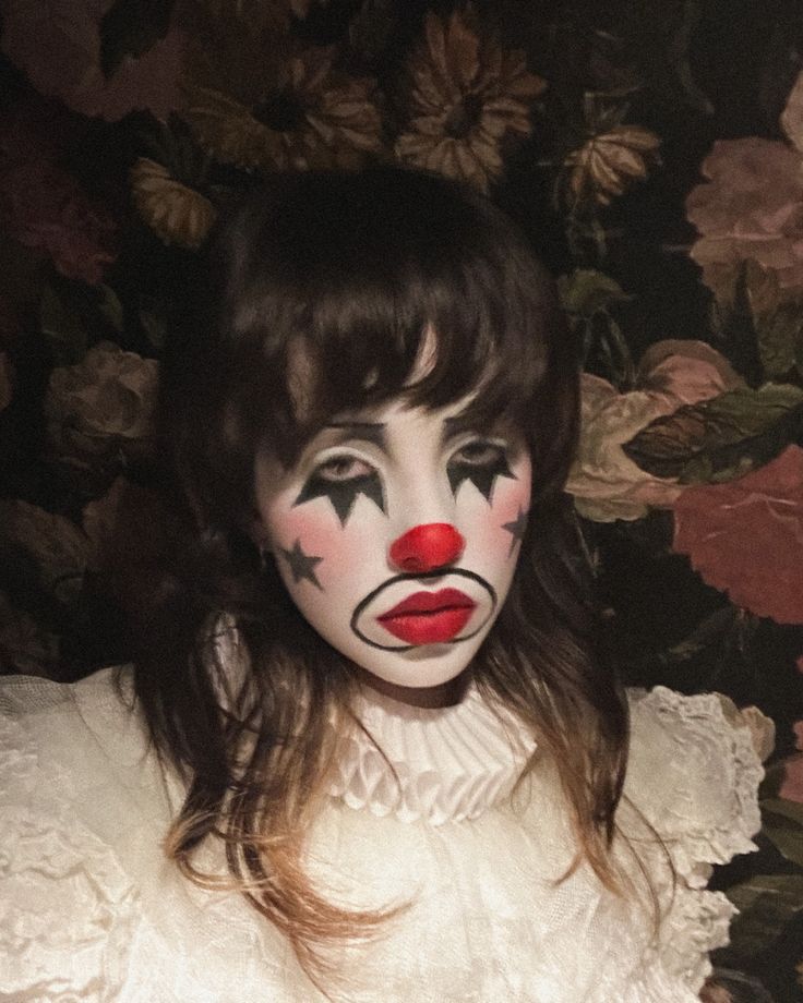 Mad Clown Makeup, White Face Makeup Looks, Clown Makeup Messy, Hobo Clown Makeup, Clown Hair Ideas, Creepy Clown Photoshoot, Angry Clown Makeup, Old Clown Makeup, Retro Clown Makeup