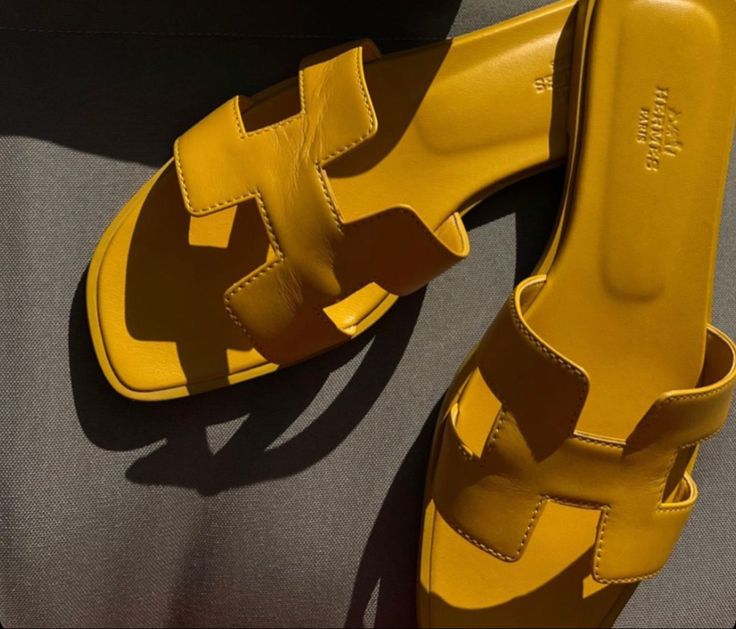 Billionare Lifestyle, Hermes Yellow, Hermes Slides, Aesthetics Fashion, Colors Aesthetic, Aesthetic Luxury, Yellow Sandals, Stunning Shoes, Balenciaga Shoes