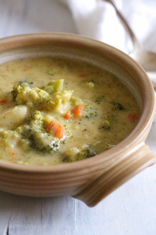 a bowl of soup with broccoli and carrots