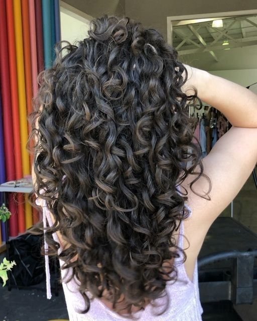 Layered Hair Curly, Layers On Curly Hair, Curly Hair Layers, Cute Curly Hair, Mrs Bella, Perfect Curly Hair, Curly Layers, Curly Cuts, Long Curly Haircuts