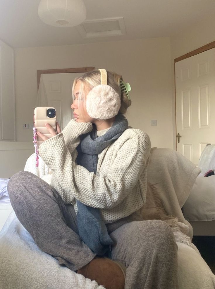 links in bio Earmuffs Outfit, Y2k Winter Outfits, Mini Skirt Outfit Winter, Outfit With Uggs, Looks Adidas, Cold Weather Outfits Winter, 00s Mode, Stile Blair Waldorf, Adrette Outfits