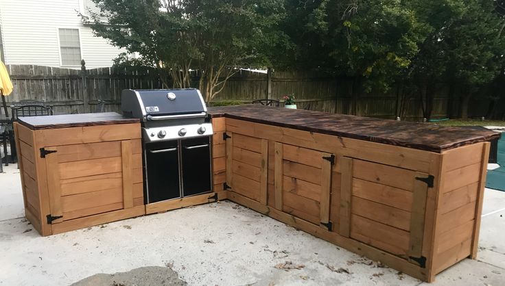 an outdoor kitchen made out of pallet wood