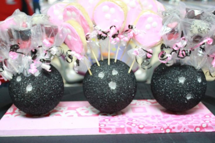 black and white cake pops with pink bows on them