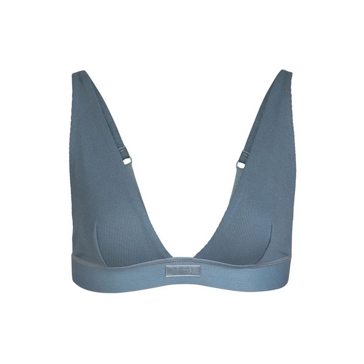 Shop SKIMS women’s plunge bras in a variety of styles, sizes and colors. Our triangle and plunge bralettes provide full lift and support for ultimate comfort. Nike Training, Heritage Backpack, Triangle Bralette, Across Body Bag, Cotton Leggings, Plunge Bra, The Cool, Bra Sizes, High Tech