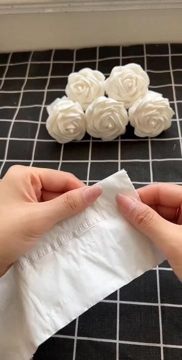 someone is making roses out of tissue paper on a table with the words make roses in front of them