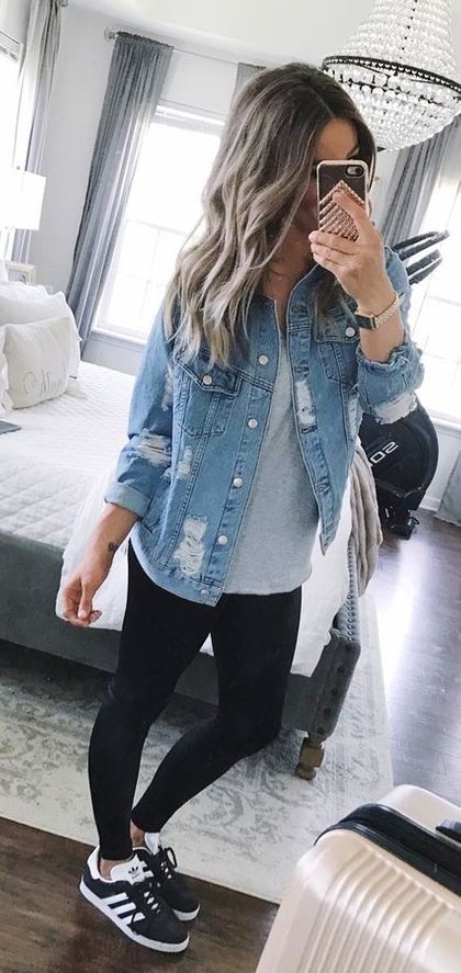 Vinter Mode Outfits, Light Denim Jacket, Look Legging, Looks Jeans, Casual Summer Outfits For Women, Denim Jacket Outfit, Legging Outfits, Mode Casual, Outfit Jeans