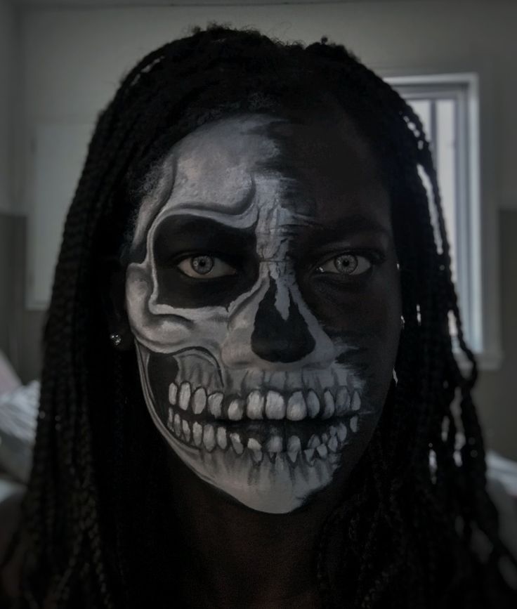 Male Halloween Makeup, Makeup Guys, Half Skeleton Makeup, Skeleton Makeup, Halloween Men, Half Man, Skull Makeup, Woman Face, Halloween Makeup