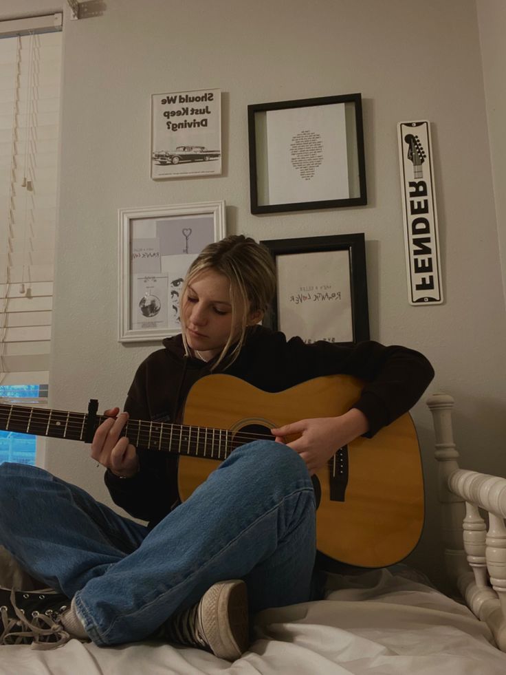 Guitar Girl Aesthetic, Singing And Guitar Aesthetic, Playing Guitar Aesthetic, Person Playing Guitar, Songwriter Aesthetic, Gutair Aesthetic Girl, Bass Guitar Aesthetic, Singing Aesthetic, Playing Acoustic Guitar Aesthetic