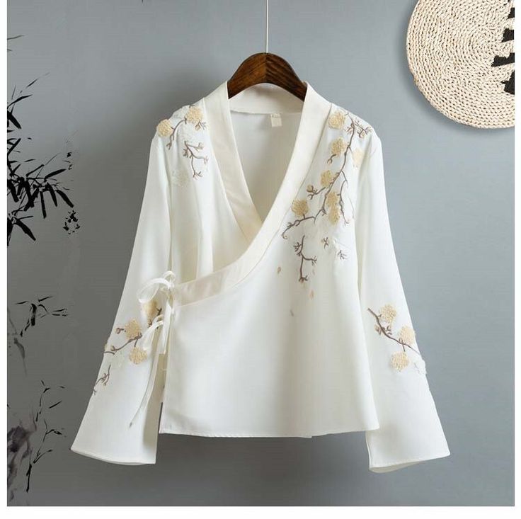 Silk Embroidery Blouse, Vintage Floral Embroidery, Linen Shirts, Wrap Shirt, Shirt Embroidery, Embroidered Clothes, Silk Embroidery, Vintage Embroidery, Loose Blouse