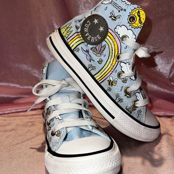 Girls camp converse. Size 12 Rainbow Converse, Cute Converse Shoes, Cute Converse, Hello Kitty Shoes, Converse Low Tops, Converse Star, Girls Camp, Swag Shoes, Converse Chuck Taylor All Star