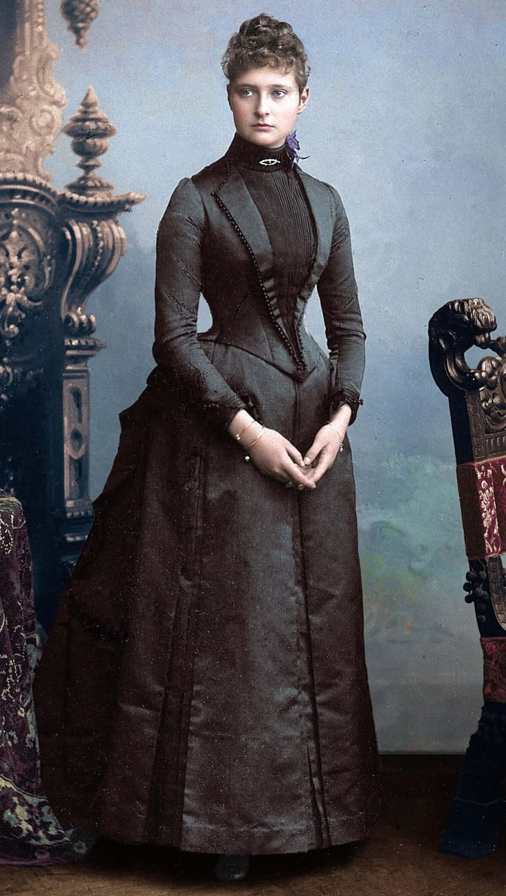 Alix 19th Century Gothic Fashion, Late 19th Century Fashion Woman, 1890s Womens Fashion, Victorian Women Fashion, 1880s Fashion Women, 19th Century Russian Fashion, 1880s Women, 1885 Fashion, 1890s French Fashion