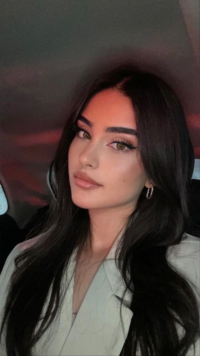 Italian Character Inspiration, Ivana Santacruz, No Make Up Make Up Look, Light Makeup Looks, Arab Beauty, Fancy Makeup, Nose Job, Long Faces, Ideas For Instagram Photos