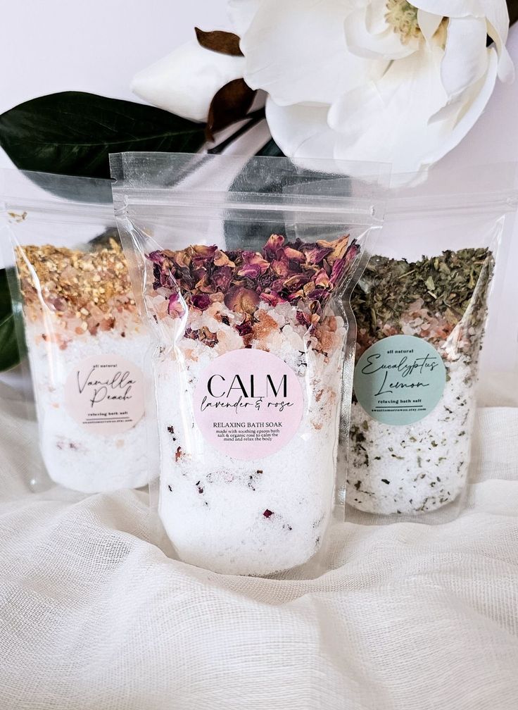 Stress Relief Home Spa Bath Soak Salt Relaxing Self Care Gift Bath Salt Gift Set Lavender Pamper Basket Gift Idea Stocking Stuffer Selfcare This carefully curated collection offers a home spa experience that transforms your bath time into a relaxation ritual, providing the perfect opportunity for self-care and a moment of tranquility in your busy life. 𝙏𝙝𝙞𝙨 𝙞𝙨 𝙖 𝙜𝙧𝙚𝙖𝙩 𝙖𝙙𝙙-𝙤𝙣 𝙥𝙧𝙤𝙙𝙪𝙘𝙩 𝙩𝙤 𝙖𝙣𝙮 𝙤𝙛 𝙤𝙪𝙧 𝙂𝙞𝙛𝙩 𝘽𝙤𝙭𝙚𝙨! ✨jumbo size bath soak salts  ✨️10oz total wei Bath Salt Packaging Ideas, Spa Packages Ideas, Bath Gift Basket Ideas, Spa Ideas Business, Beauty Gift Basket Ideas, Spa Gift Bag, Spa Basket Gift, Diy Bath Soak Recipes, Self Care Basket