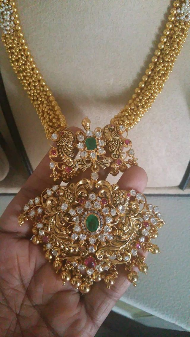 Muvvala Haram, Gold Temple Jewellery, Gold Jewelry Outfits, Bridal Jewelry Vintage, Peacock Pendant, Diamond Wedding Jewelry, Pearl Jewelry Design, Gold Necklace Indian Bridal Jewelry, Gold Jewelry Stores