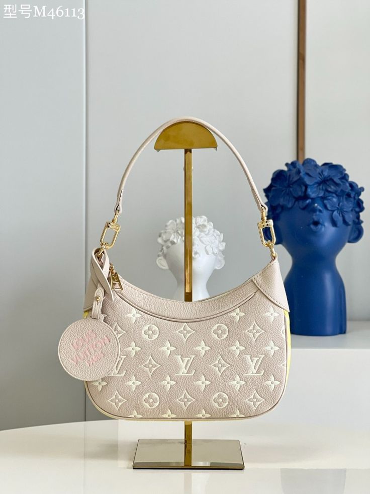 size: 22x14x9cm Lv Bagatelle, Louis Vuitton Bagatelle, Louis Vuitton Speedy Bandouliere, Louis Vuitton Neonoe, Louis Vuitton Capucines, Dream Bag, Cute Handbags, Shoe Bags, I'm Just A Girl