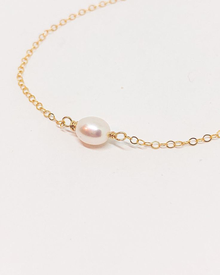 It took me forever to find just the right pearl for this necklace! I have a couple left in my shop but you will have to go fast to snatch them up. The chain is gold fill so you get that beautiful lasting color. Go now to my website to get yours! Jewelry Minimalist, Jewelry Pearl, Dainty Jewelry, Everyday Jewelry, Portland Oregon, Minimalist Jewelry, Pearl Jewelry, My Website, Sensitive Skin