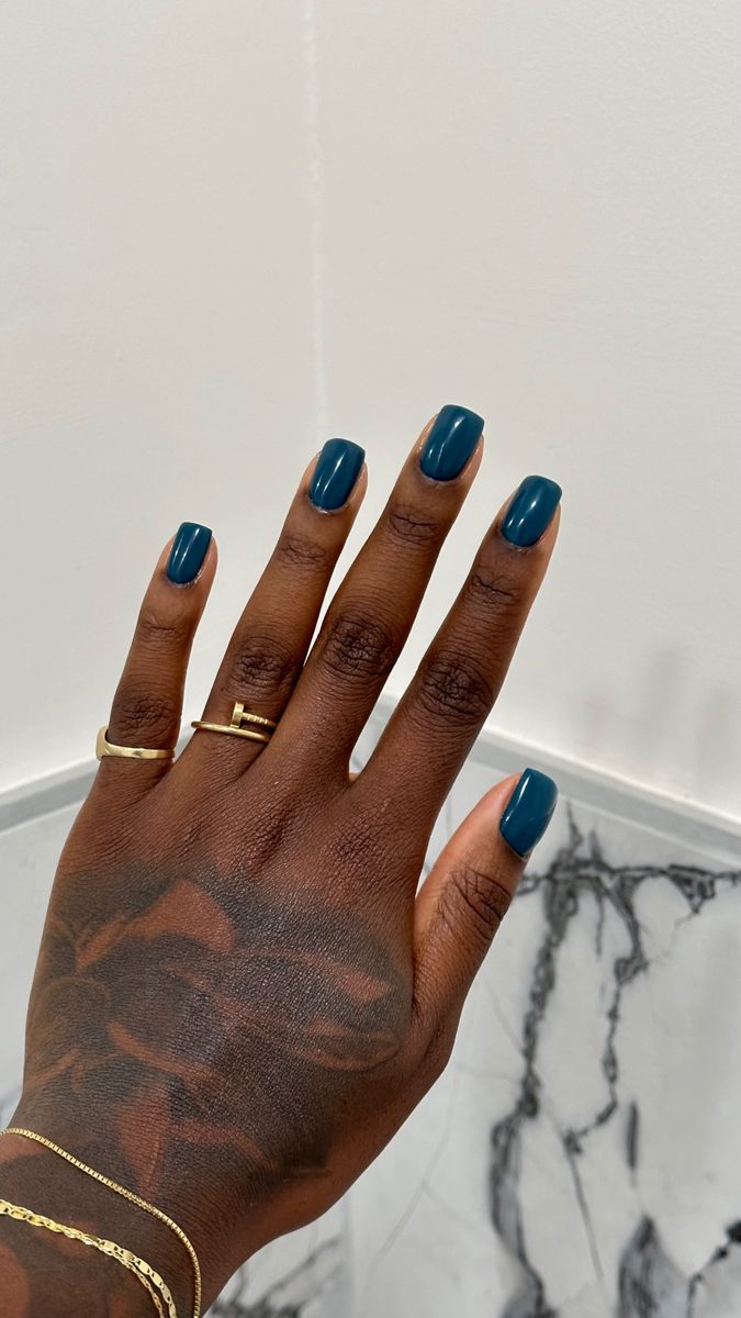 Manicure For Black Women, Winter Nail Colors Black Women, Short Everyday Nails, Fall Nail Color Black Women, Fall Nail Colors With Glitter, Short Sophisticated Nails, Solid Color Nails For Winter, Short Square Acrylic Nails Simple One Color, Deep Turquoise Nails