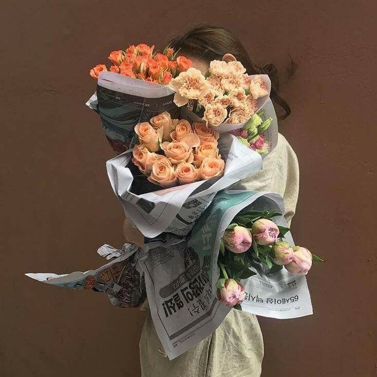 Flowers wrapped in newspaper~ Bouquet Of Flowers, 가을 패션, Love Flowers, My Flower, Flower Shop, Pretty Flowers, Flower Power, Newspaper, Flowers Bouquet