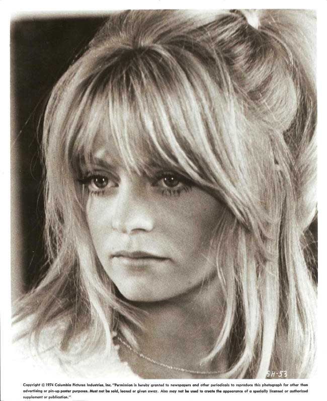 Goldie Hawn Bangs | GOLDIE HAWN in Shampoo, 1975 Shampoo 1975, Goldie Hawn Hair, 70s Hair Styles, Big Bangs, 70’s Hair, 70s Hair, Hollywood Hair, Fringe Bangs, Goldie Hawn