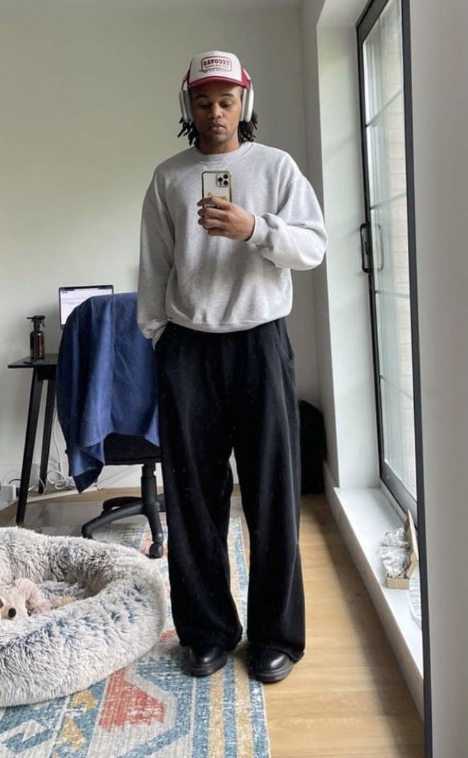 Spring Shoes 2023, Baggy Pants For Men, Pants Fall Outfit, Style Baggy Pants, Guy Fits, Pants Outfit Men, Jeans Streetwear, Dos And Don'ts, Sweater Jeans