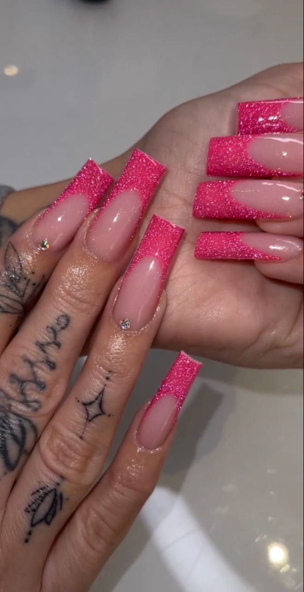 Magenta Pink Acrylic Nails, Hot Pink Nails With Design Square, Pink Nails Rhinestones, Sparkly Stiletto Nails, Cute Hot Pink Nails, Bright Pink Nail Designs, Nails Quince, Nails Hawaii, Glittery Acrylic Nails