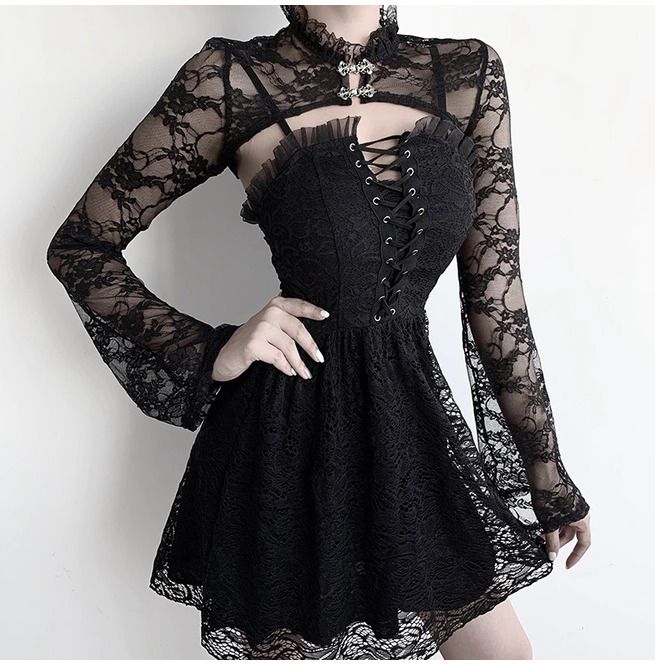 Top In Pizzo, Lace Cape, Gothic Tops, Lace Bolero, Vintage Crop Tops, Lace Top Long Sleeve, Top Streetwear, Cropped Tops, Black Lace Tops