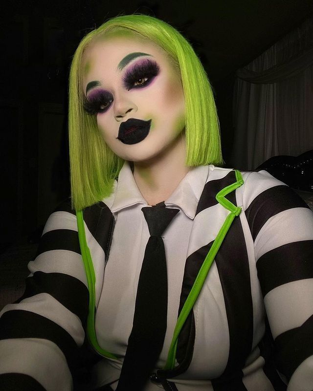 Halloween Hair Photoshoot, Bettal Jucie Makeup, Beetlejuice Make Up For Women, Two Face Costume Female, Beetlejuice Makeup Black Female, Beetlejuice Outfit Ideas Women, Beetlejuice Make Up Female, Beetlejuice Costume Ideas For Women, Bettle Juice Halloween Costume Women