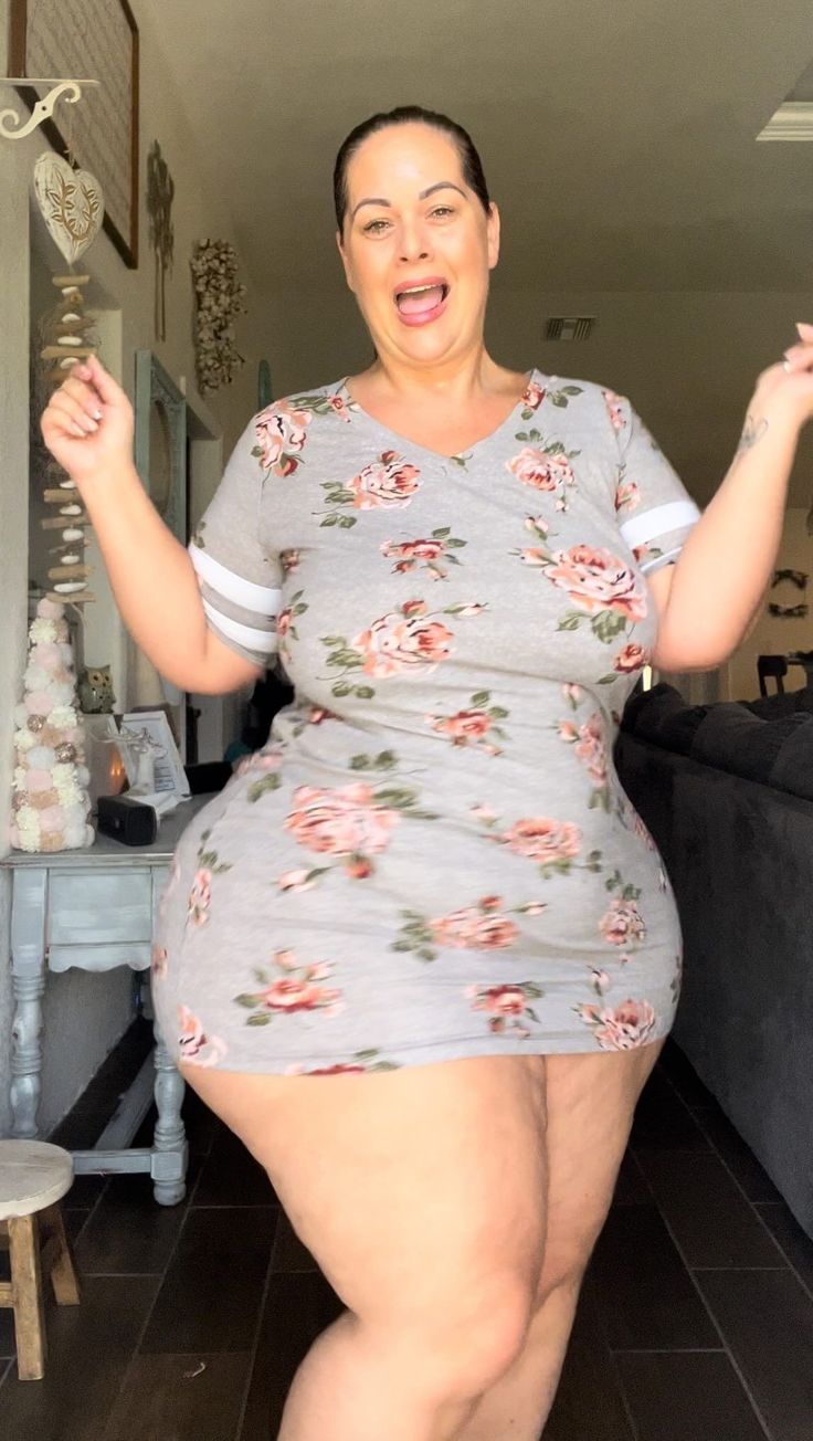 Fat Lady Pictures, Don't Care What People Think, Plus Size Model Outfits, No Emotion, Garner Style, Big Size Dress, Big Women Fashion, African Fashion Skirts, Knots Diy