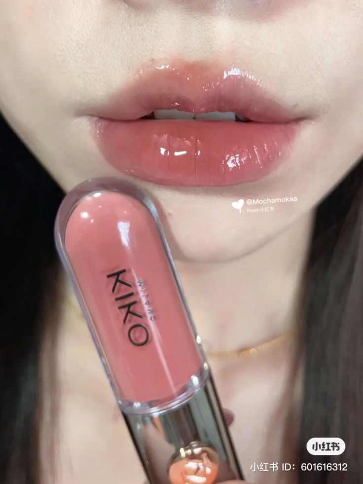 Douyin Lip Products, Douyin Makeup Products, Asian Lips, Korean Makeup Products, Kiko Lipgloss, Girls Lip Gloss, Makeup Accesories, Lip Makeup Tutorial, Gloss À Lèvres