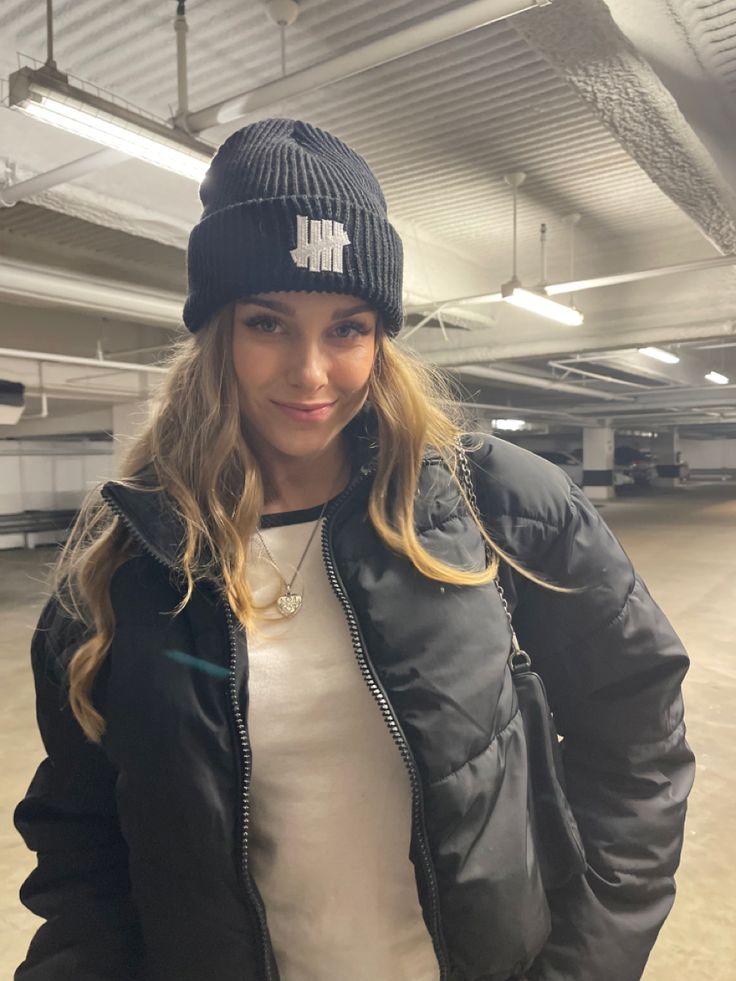 #undefeated #beanie #undftd #chrome #chromehearts #gucci #heart #garage #photoshoot #prada #cargo #ootd #outfit Garage Photoshoot, Chrome Hearts, Ootd Outfit, Prada, Garage, Ootd, Vogue, Gucci