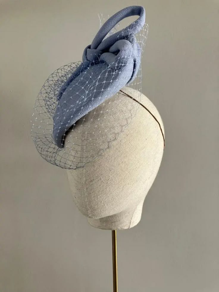 This gorgeously graceful tear-shaped cocktail hat is made of double crepe and features both a birdcage veil and an infinity buntal bow, making it equally classic and ladylike. Meets Royal Ascot, Royal Enclosure size requirements. Made to order, please allow 1-3 weeks. If you require your hat sooner please let us know and we will see what we can do - please note that there may be additional costs. All hats can be made to match your outfit for bespoke requests please click here. Royal Ascot Fashion, Ascot Outfits, Fascinator Hats Outfit, Classy Hats, Veiled Hats, Royal Ascot Hats, Occasion Hats, Royal Hats, Derby Fascinator