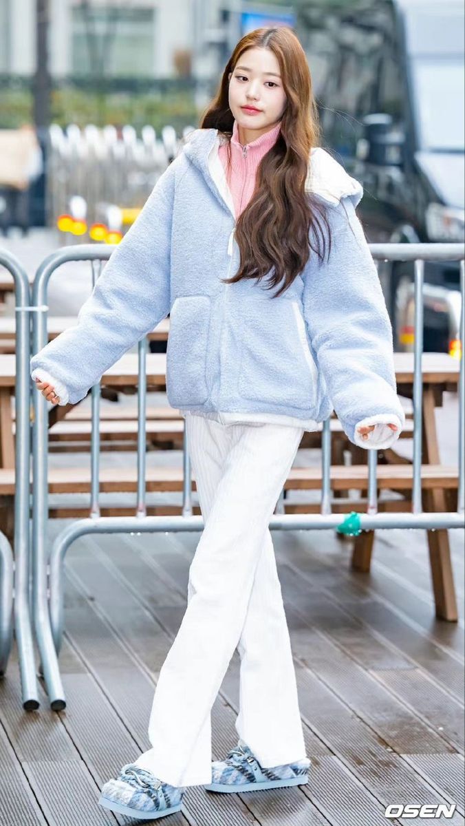 Wonyoung Airport Outfit, Wonyoung Fashion Style, Wonyoung Casual Outfit, Wonyoung Outfit Casual, Wonyoung Airport Fashion, Wonyoung Clothes, Wonyoung Closet, Wonyoung Fashion, Wonyoung Style