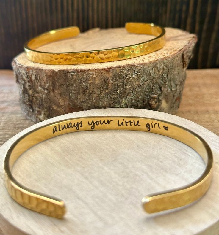 This listing is for ONE stainless steel silver or gold, textured cuff bracelet with a handwritten message or signature on the inside. This custom bracelet makes a unique, custom gift for the mother of the bride or groom, the bride from her parents or husband to be, or from a loved one she has lost.  With your handwritten message on the inside, she is sure to cherish it forever.  It is dainty, so it can be worn on her special day as she walks down the aisle. This bracelet is made from 316L stainless steel which is tarnish resistant. It measures approximately 1/4" by 6.5", so it will adjust to fit most wrist sizes. The engraving is done with a high precision laser machine, so the writing will not fade with time. The item will come in a kraft colored gift box tied with tulle and decorative ri Husband To Be, Mother Of The Groom Gift, Handwriting Bracelet, Wedding Gifts For Parents, Mother Of The Bride Gift, Mom Wedding Gift, Mother Of The Groom Gifts, Wedding Gifts For Groom, Wedding Day Gifts