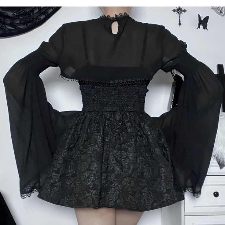 ❤Bell Sleeve Sheer Lace Up Shawl Jacket❤


 




















 Unit (CM)

 Length

 shoulder width

 Sleeve Length






 S.

 26

 35

 66.5






 M.

 27

 36 

 67.5






 L.

 28

 37

 68.5 Chiffon Outer, Black Gothic Top With Sheer Sleeves, Gothic Long Sleeve Outerwear With Ruffles, Womens Black Belt, Goth Bell Sleeve Top, Shawl Jacket, Trumpet Sleeve Top, Long Sleeve Sheer Gothic Top, Trumpet Sleeve