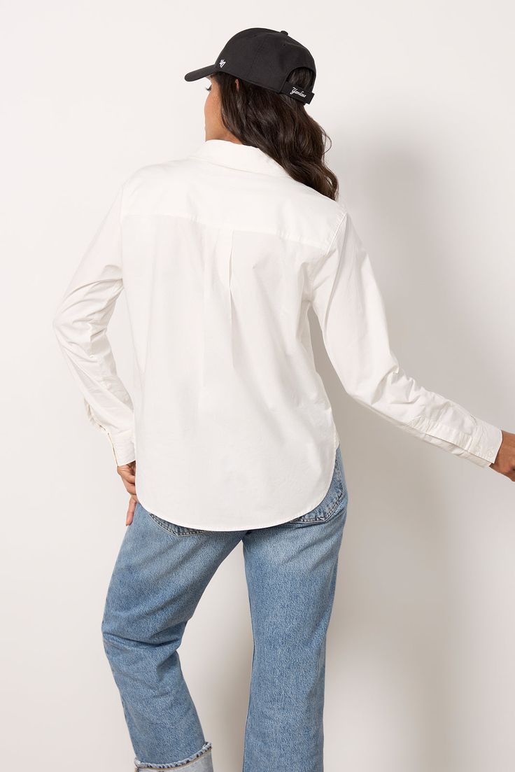 Perfectly polished, this classic white button-down by EVEREVE is crafted in stretch cotton fabric and features a relaxed fit, left chest pocket, and curved shirttail hem. Style this versatile shirt from work to weekend with your favorite jeans, skirts, and trousers. | EVEREVE Women's Amelia Shirt, Size XL, White Everyday White Relaxed Fit Shirt, Classic Shirt With Shirttail Hem For Everyday, Casual Button-up Dress Shirt, White Business Casual Blouse, Casual Button-up Dress Shirt For Everyday, White Casual Blouse For Business Casual, Casual Relaxed Fit Dress Shirt For Everyday, Casual Dress Shirt With Relaxed Fit For Everyday, White Shirttail Hem Shirt For Business Casual