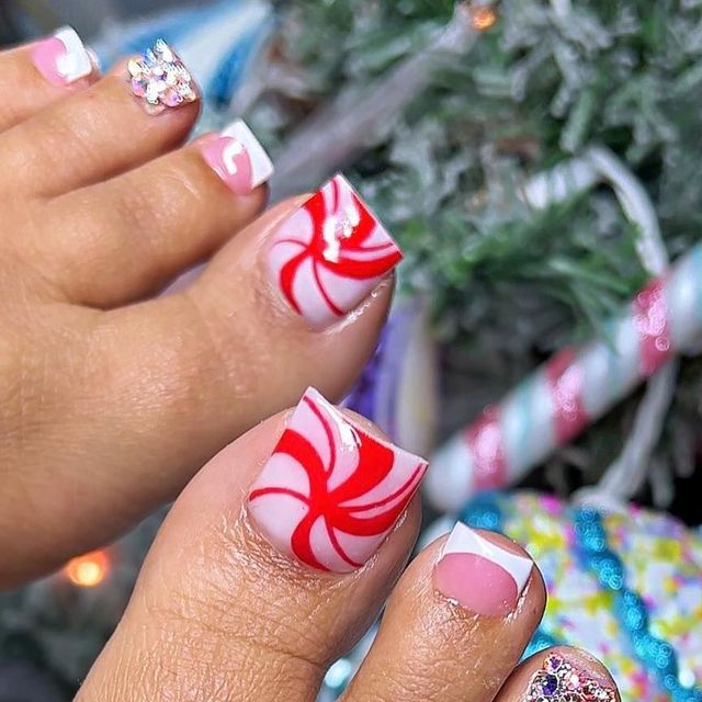 Destinee Marie on Instagram: "Peppermint Toes♥️ #nails #nailsnailsnails #toes #toelovers #nailart #christmasnails #winternails #christmastoes #nailsonfleek #nailsmagazine #nailinspo #nailtech #nailtrends #acrylicnails" Peppermint Toenails Nail Design, Peppermint Acrylic Nails, Pink Christmas Toe Nails, Holiday Pedicure Toenails, November Toe Nails, Christmas Toe Designs, Christmas Nails And Toes, Christmas Toe Nail Designs Toenails, Toe Nail Designs Christmas