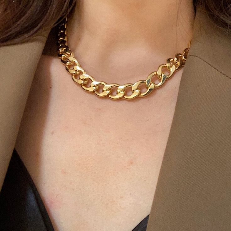 Brand Name: Huge BudItem Weight: 75Origin: CN(Origin)Main Stone: NONEMetals Type: Gold FilledGender: WomenNecklace Type: Chains NecklacesOccasion: PartyChain Type: Link ChainItem Type: NecklacesStyle: PunkModel Number: WGN140is_customized: NoShape\pattern: GeometricFine or Fashion: FinePendant Size: as picturesColor: Gold,platiumPlated: Real gold platedWedding Jewellery Collares: Choker NecklaceParty Necklace: Women's clavicle chainPunk Choker: Chain Pendant necklaceWomen Punk Style Necklaces: V Punk Necklace, Thick Chain Necklace, Chain Women, Chain Choker Necklace, Necklace For Men, Necklace Choker, Cuban Link Chain, Cuban Link, Chain Choker