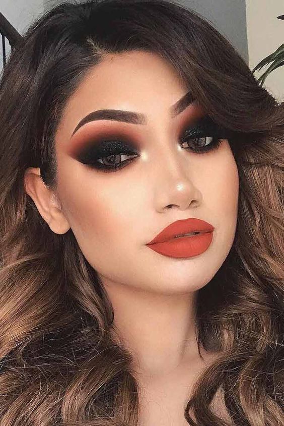 Red Lip Fantasy Machiaj Smokey Eyes, Smokey Eye Makeup Ideas, Matt Shadows, Make Up Designs, Hijab Dpz, Party Make-up, Makeup 2018, Holiday Makeup Looks, Charles James