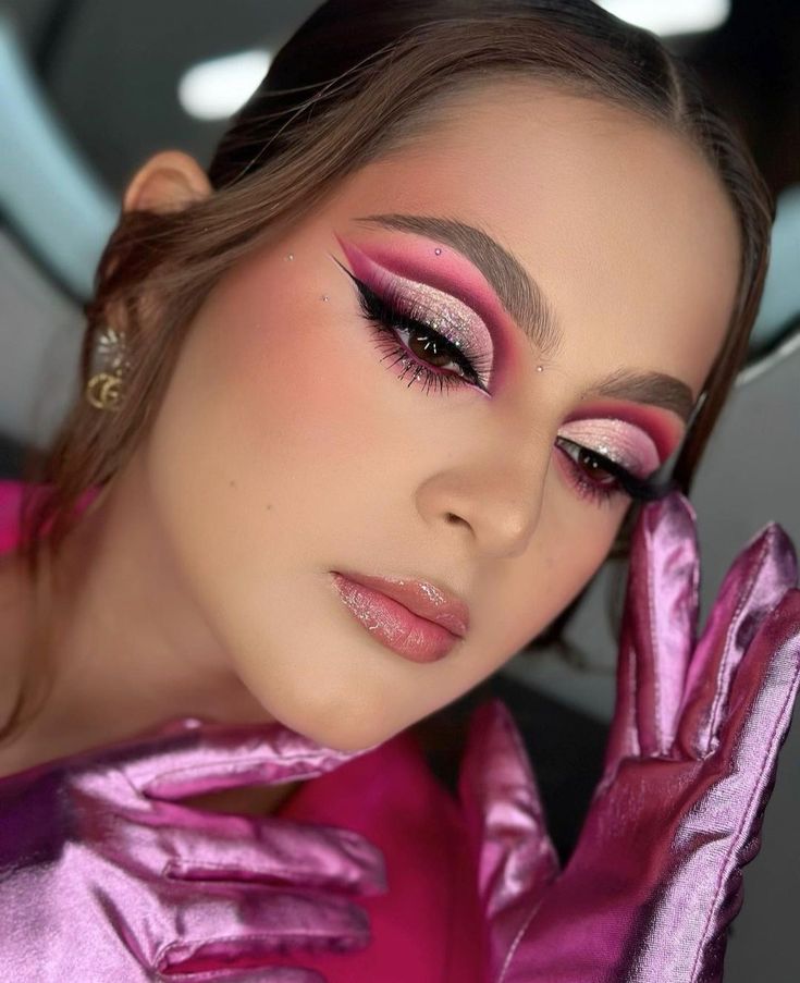 Makeup looks/ makeup ideas/ eye makeup/eye shadow looks /lips/ lipsticks/ liparts/ hairstyles/ earrings /pink Full Glam Pink Makeup, Fushia Makeup Looks, Fushia Makeup, Pink Drag Makeup, Fucsia Makeup, Pink Dress Makeup, Drag Party, Club Makeup, Pink Eyeshadow Look