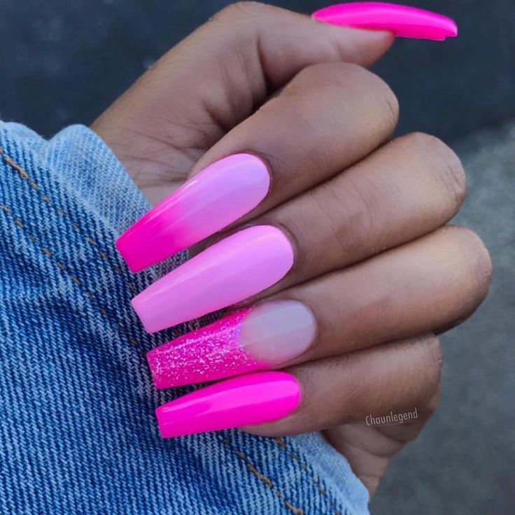 Nails Of IG on Instagram: “Credit @chaunlegend 💓💓💓 #clawaddicts #nails #claws #nailsofinstagram #nailsaddict #notd #naildesign #nailstagram #nailart #nailpolish…” Pink L Nails, L Nails, Neon Pink Nails, Pink Nail Art Designs, Hot Pink Nails, Ombre Acrylic Nails, Pink Nail Art, White Nail Designs, Vacation Nails