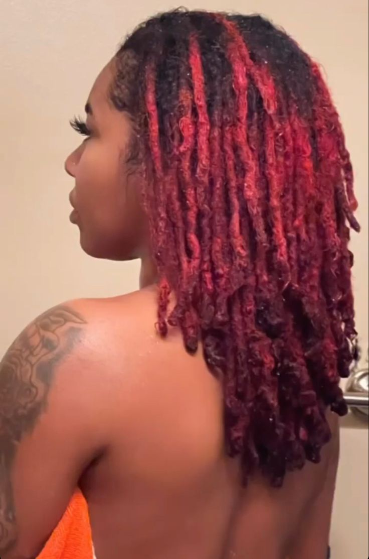 Loc Parting Patterns, Locs With Red Tips, Dyed Freeform Locs, Red Dyed Locs, Red Dred Locks, Red And Black Dreads Black Women, Curly Hair Women, Beautiful Dreadlocks, 4c Natural Hair