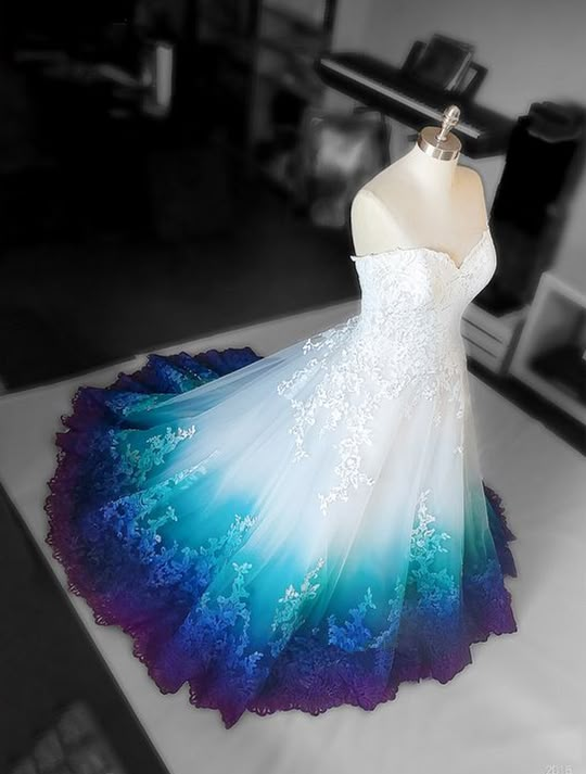 Painted Wedding Dress, Dye Wedding Dress, Ombre Wedding Dress, Gaun Abad Pertengahan, 2nd Wedding Dresses, Ombre Wedding, Blue Wedding Dresses, Fantasy Gowns, Cute Prom Dresses