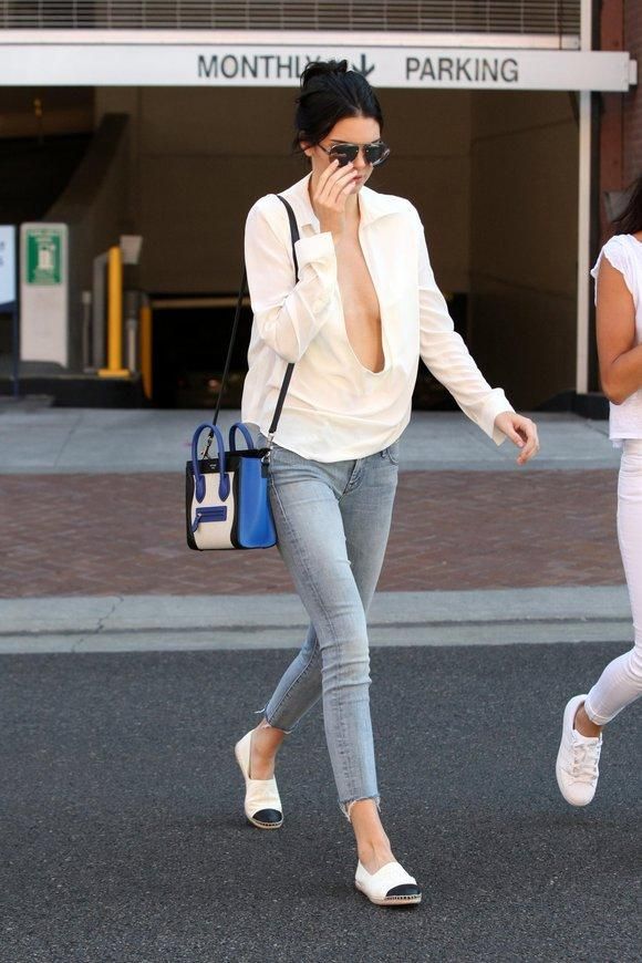 The Kendall Jenner shoe envy is real—we love her fashion style Chanel Espadrilles Outfit, Kendall Jenner Shoes, Espadrilles Outfit, Tennis Shoes Outfit Work, Nude Espadrilles, Chanel Espadrilles, Pretty Summer Dresses, White Espadrilles, Tennis Shoes Outfit